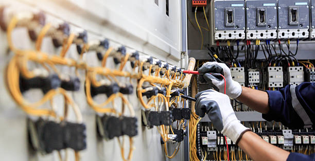 Professional Electrician technician working in Caseyville, IL